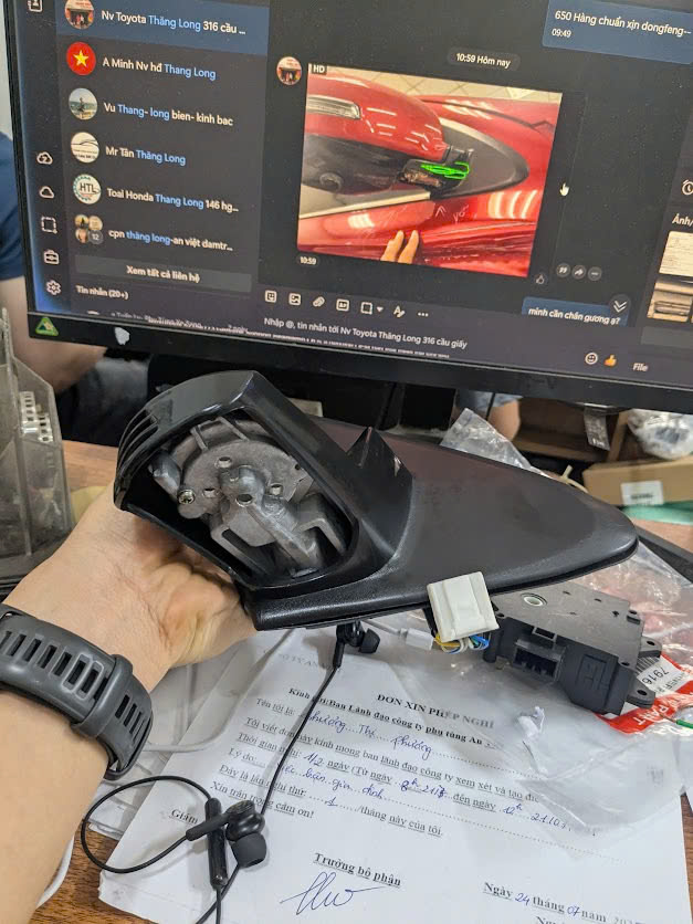 bãi chân gương xe  Mitsubishi Outlander bên vế trái và Phải Lh và rh