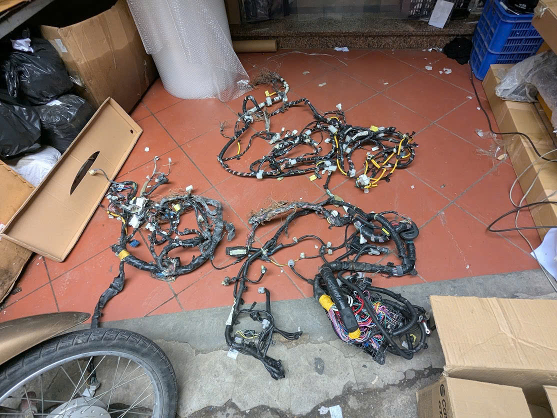 BỘ DÂY ĐIỆN sàn xe bộ dây điện đèn gầm cảm biến khoảng cách cản trước  bộ dây điện yên ngựa  BỘ DÂY ĐIỆN TAPLO bộ dây điện điều khiển động cơ Mitsubishi Outlander hàng bãi