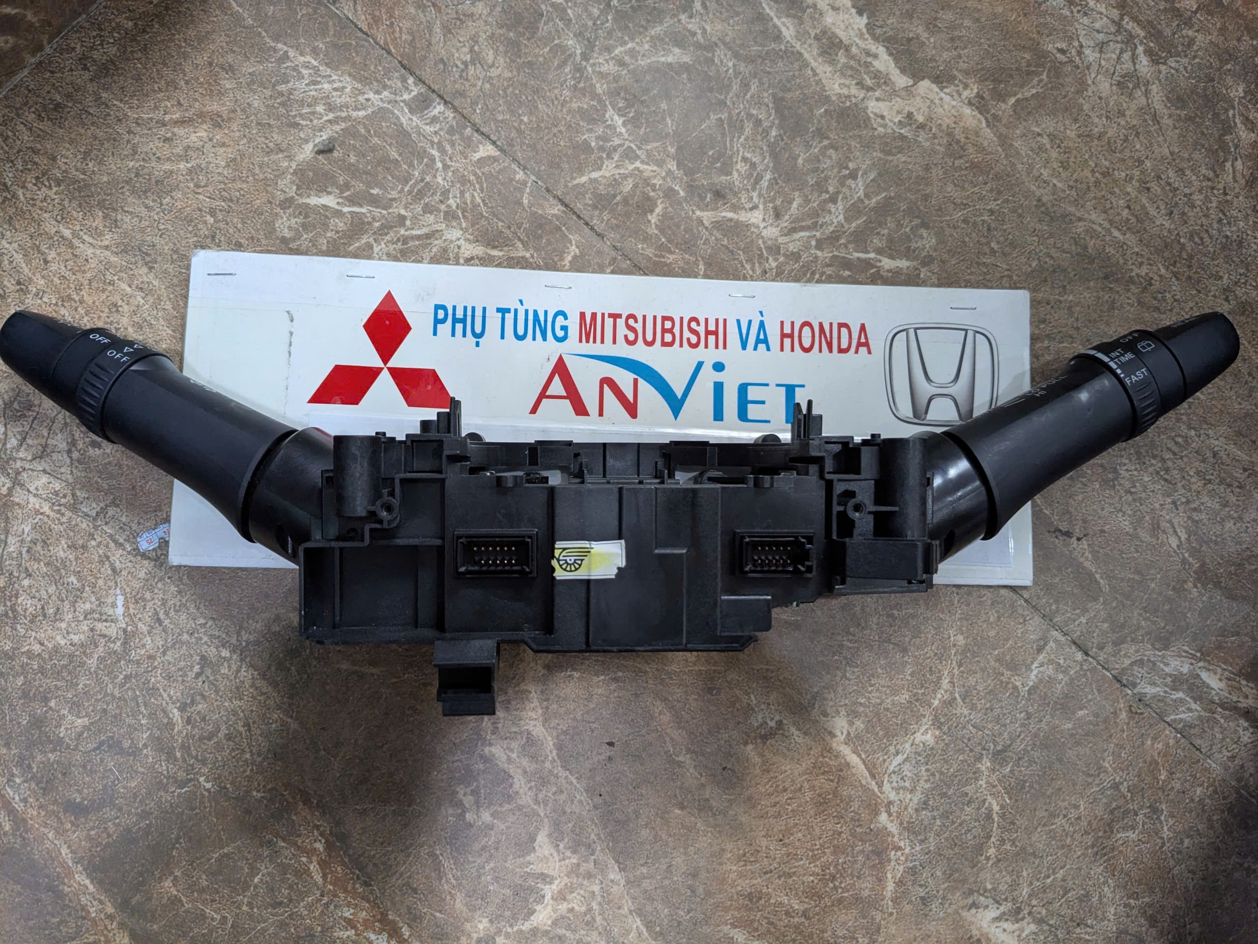 Công tắc đèn pha cốt và công tắc gạt mưa Xe Mitsubishi Xpander 2018-2025, Xpander Cross 2020-2026, Mitsubishi Outlander 2018-2024, Mitsubishi Pajero Sport 2017-2025, Mitsubishi DESTINATOR 2025-2026 8600A733 8600A732 8617a512 8617a513 8600a786 8614A252