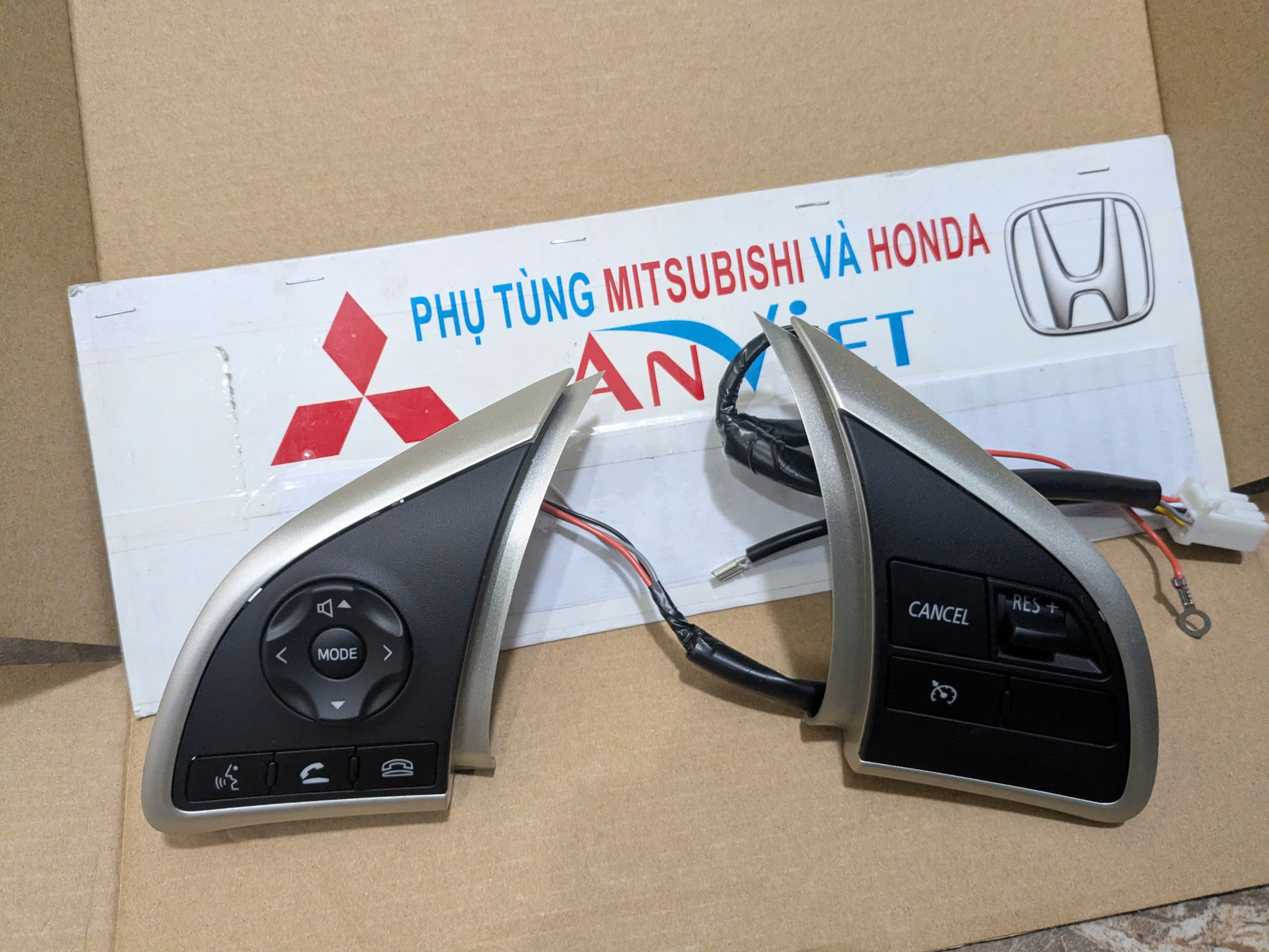 Công tắc cruise control và công tắc âm lượng  ở vô lăng Xe Mitsubishi Attrage 2014-2026 , Mitsubishi Mirage 2014-2020, Mitsubishi Outlander Sport 2014-2017, Mitsubishi Triton 2016-2023 8602A114 8616a027 8616A036 8616A037 8616a076 8602a134 8602a088 