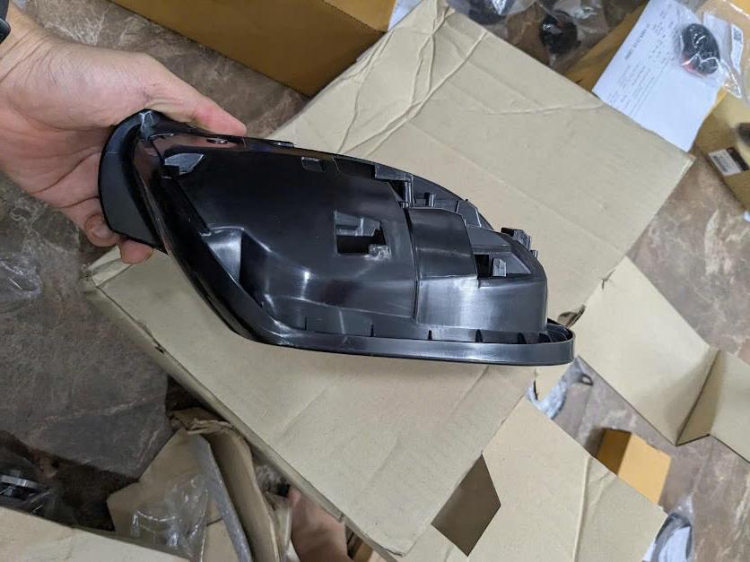 Vành viền gương phần nhựa đen bát đựng  vỏ  gương Mitsubishi Outlander LH và RH