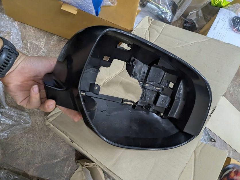 Vành viền gương phần nhựa đen bát đựng  vỏ  gương Mitsubishi Outlander LH và RH