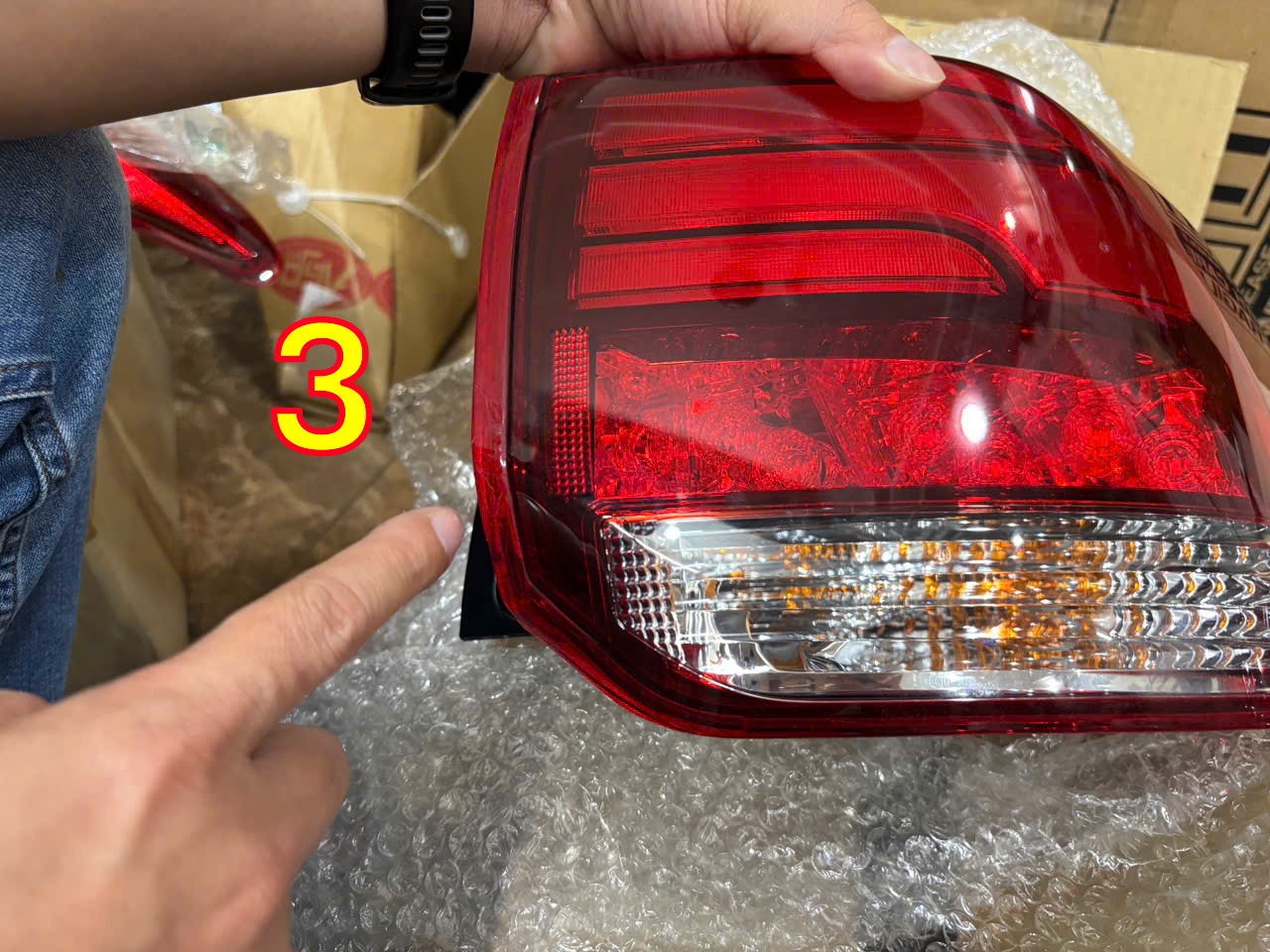 Thanh lý Đèn hậu xe Mitsubishi Outlander miếng ngoài