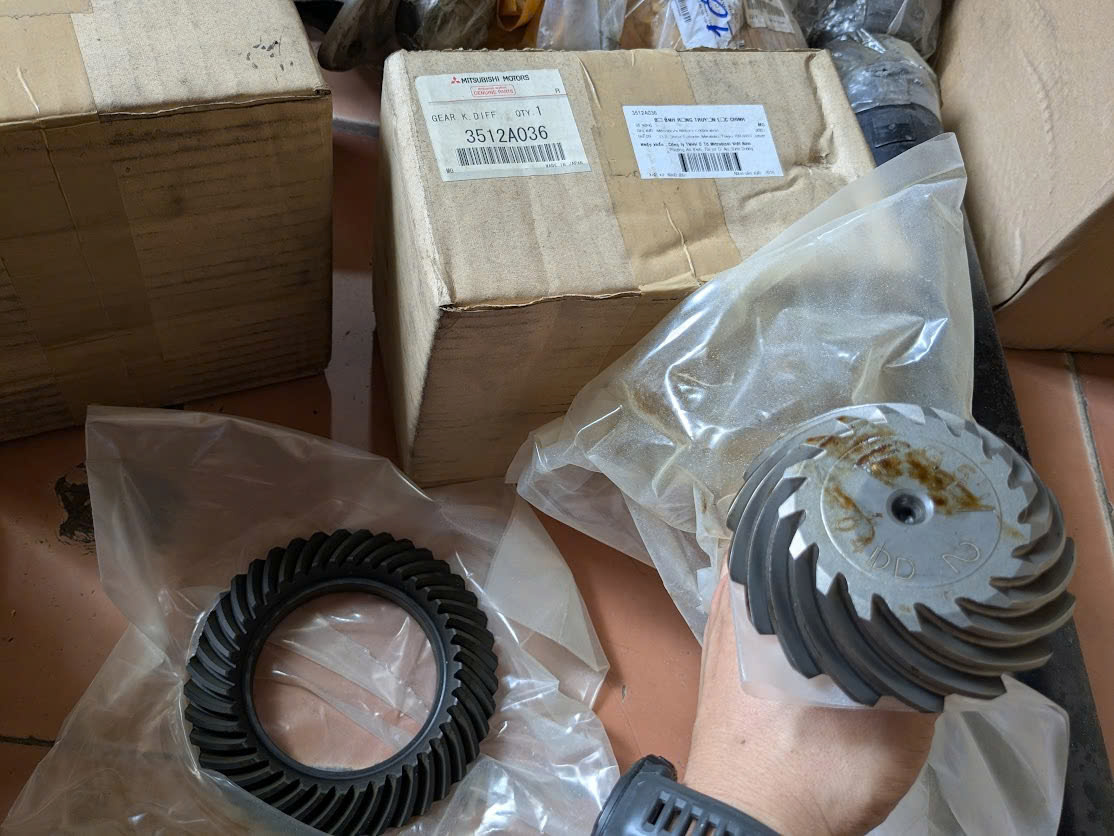 Bộ bánh răng Vành chậu quả dứa cầu sau  Mitsubishi Outlander 2.4