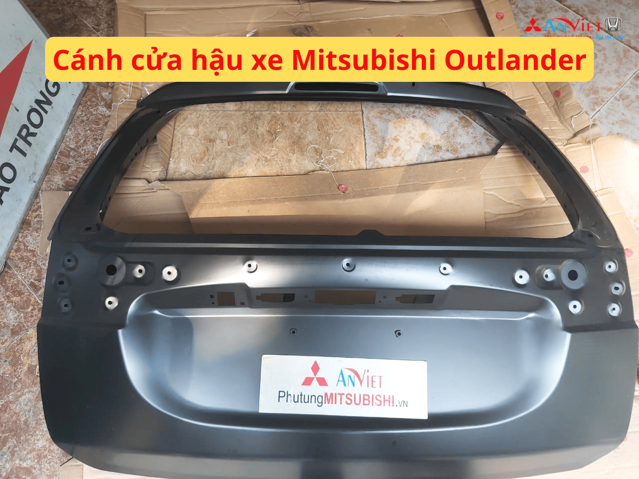 Cánh cửa hậu xe Mitsubishi Outlander