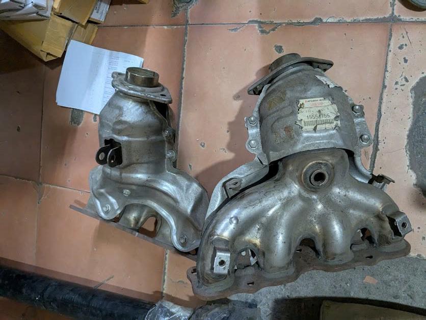 Cụm ống cổ góp xả, bầu than hoạt tính xử lý khí xả thải Mitsubishi Outlander