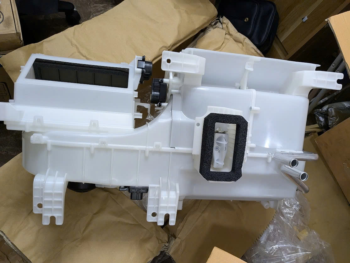 Cụm hộp đựng quạt dàn lạnh, dàn sưởi trong táp lô Mitsubishi Outlander