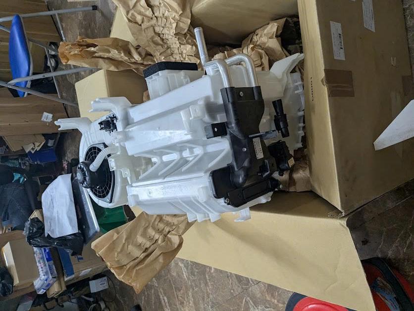 Cụm hộp đựng quạt dàn lạnh, dàn sưởi, mô tơ Mitsubishi Outlander