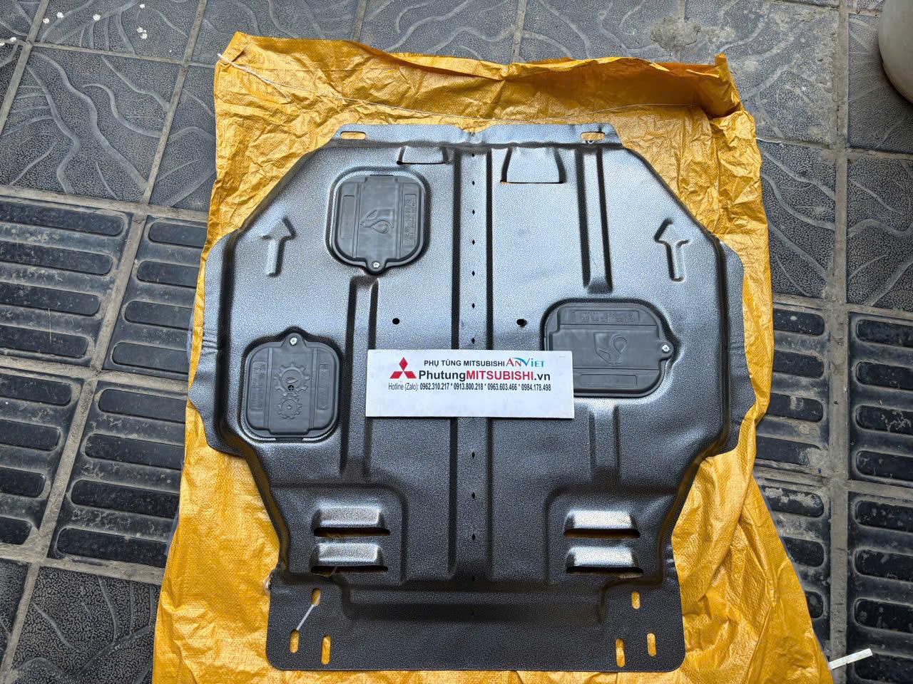 Chắn bùn gầm máy xe Mitsubishi Outlander