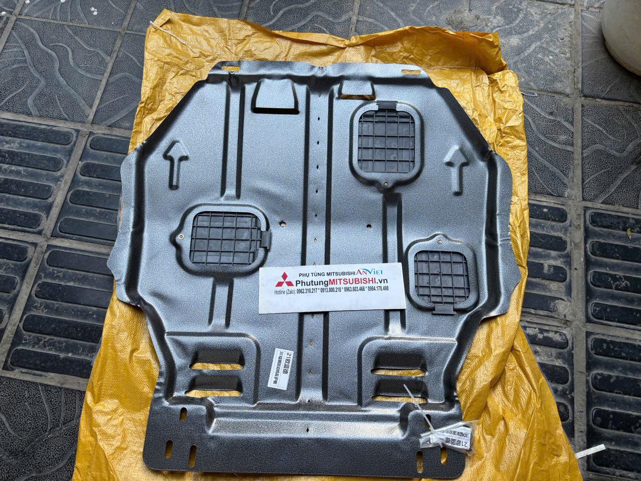 Chắn bùn gầm máy xe Mitsubishi Outlander 