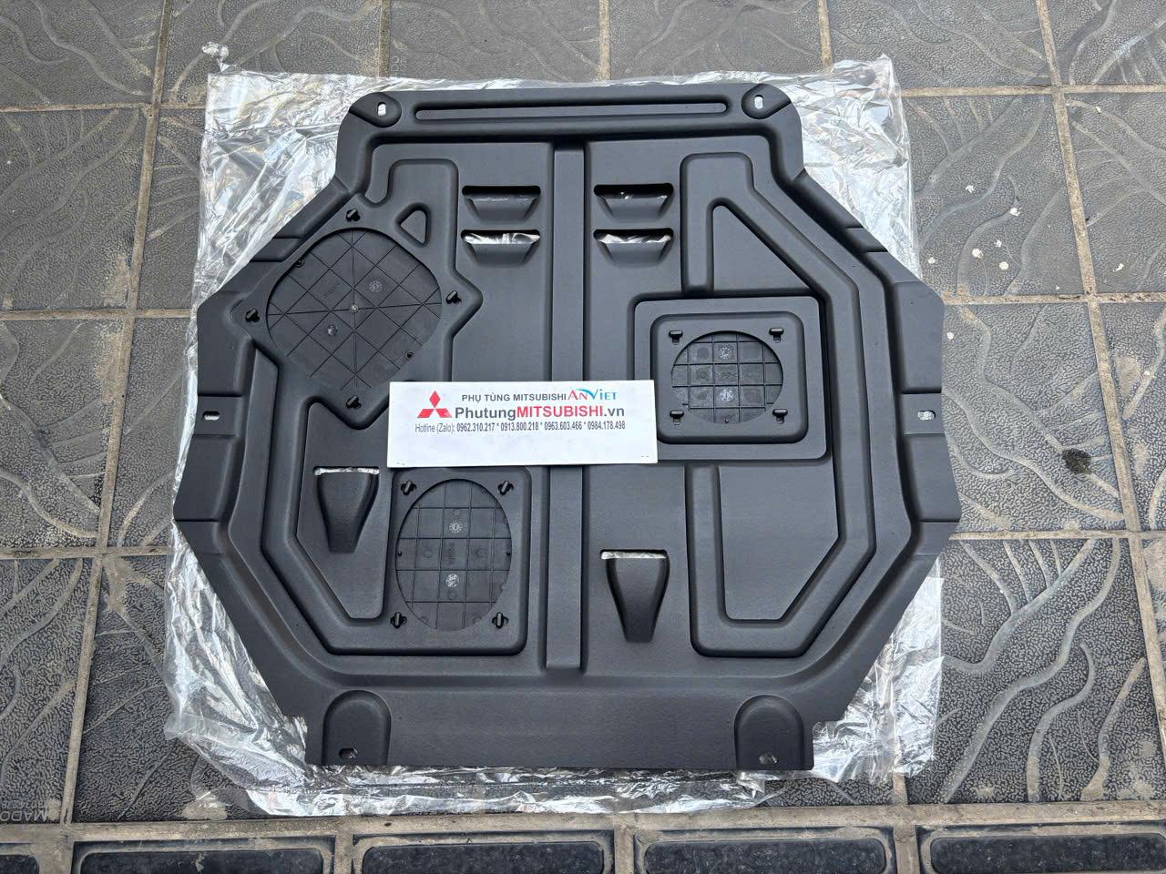 Chắn bùn gầm máy xe Mitsubishi Outlander 