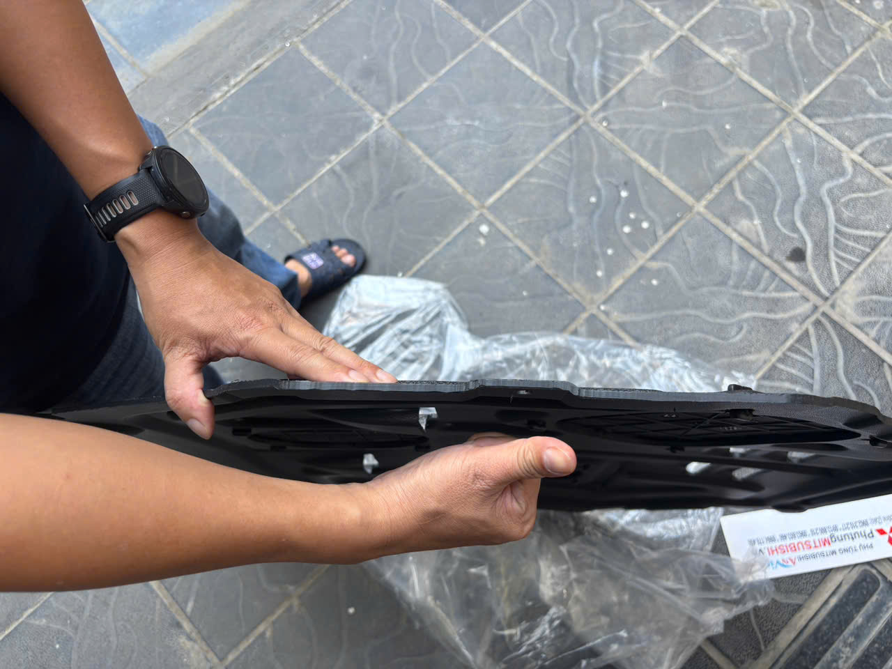 Chắn bùn gầm máy xe Mitsubishi Outlander 