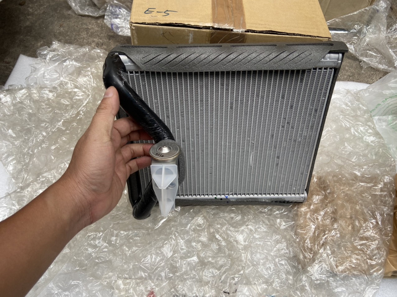 Dàn lạnh trong Táp lô xe Mitsubishi Outlander