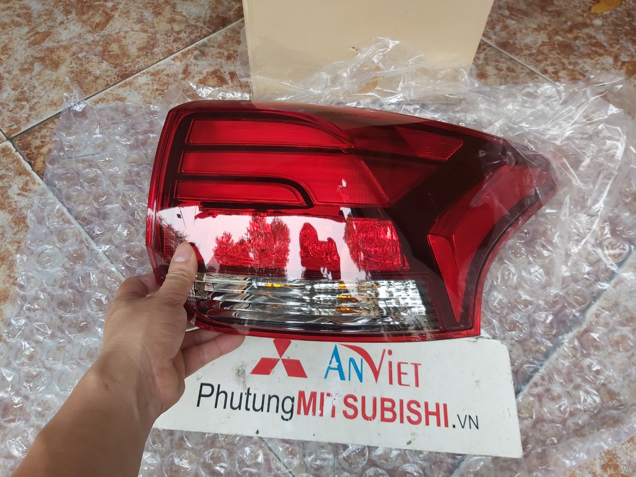 Đèn hậu, Đèn lái sau xe Mitsubishi Outlander