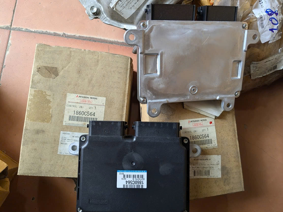 ECU điều khiển động cơ hộp đen Mitsubishi Outlander