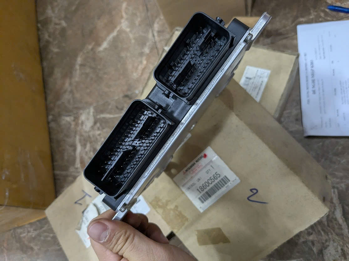 ECU điều khiển động cơ hộp đen xe Mitsubishi Outlander