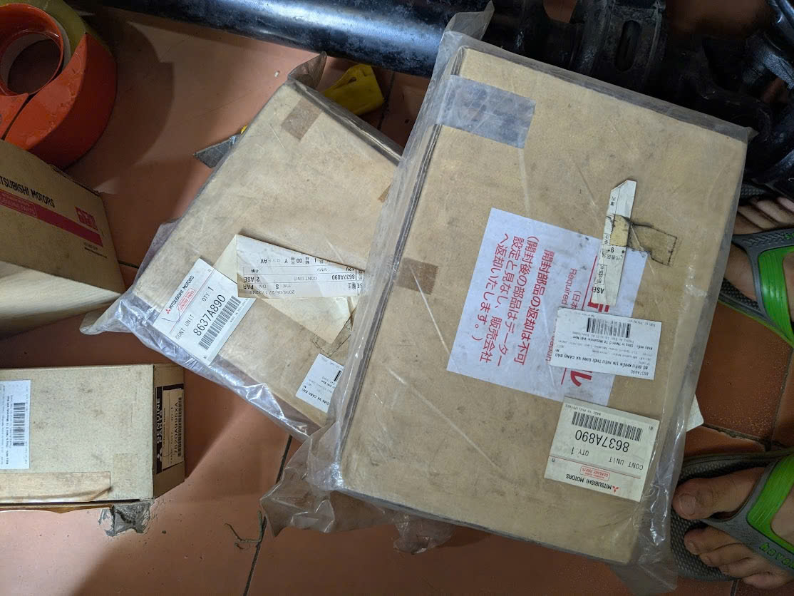 HỘP etacs liền hộp cầu chì trong táp lô Mitsubishi Outlander, Xpander