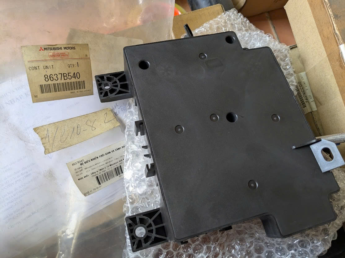 Hộp etacs và hộp cầu chì trong táp lô Mitsubishi Outlander Sport 2014 xe 5 chỗ , đk thời gian, âm thanh,CONTROL UNIT,TIME & ALARM