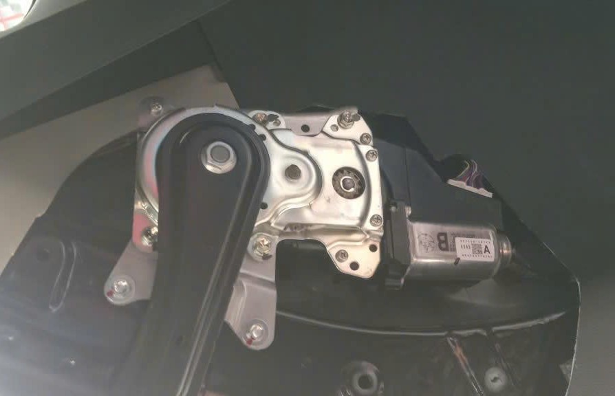 Mô tơ điện nâng hạ, đóng mở cửa hậu, cốp sau xe Mitsubishi Outlander hàng bãi