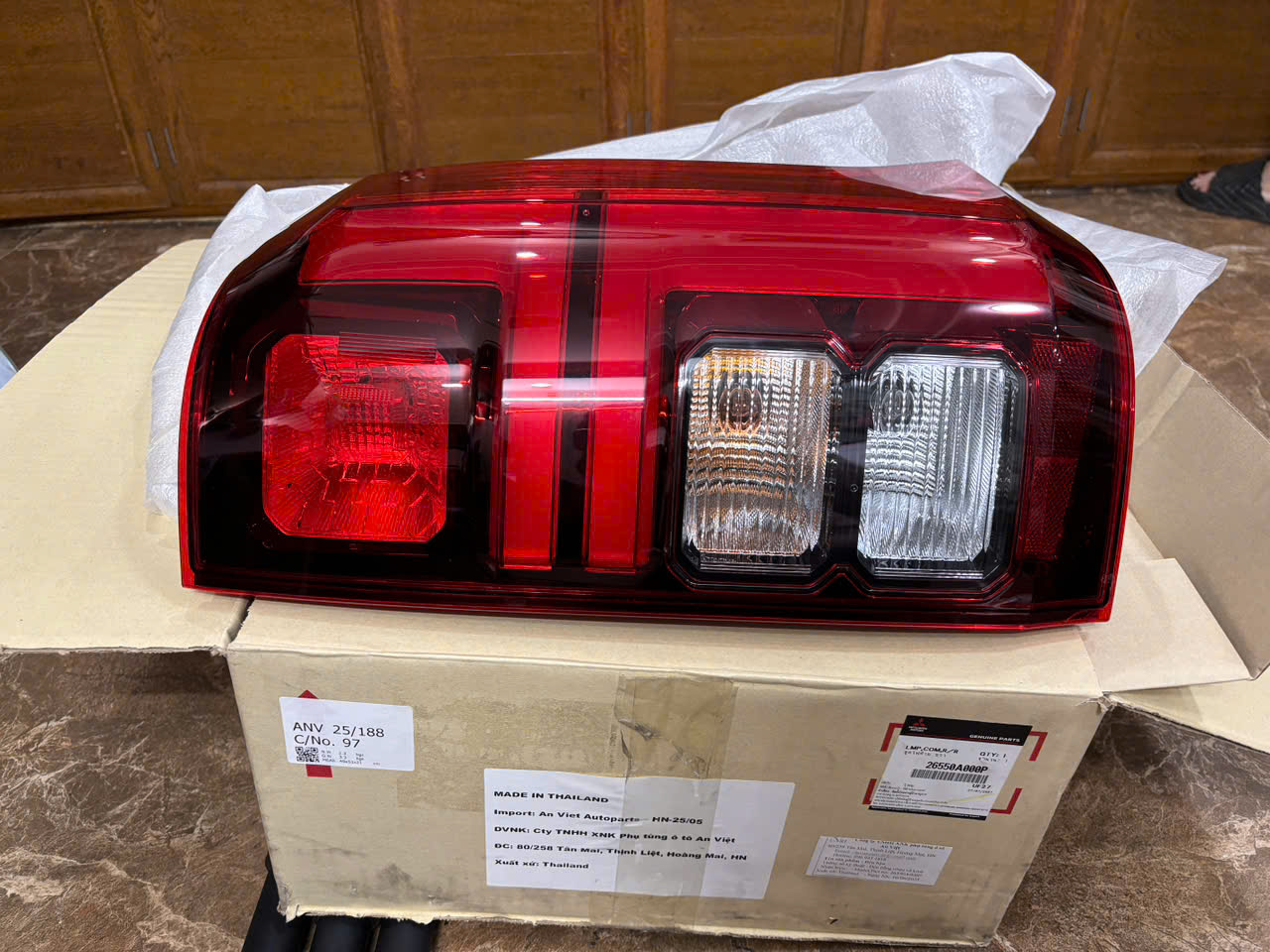 Đèn hậu, đèn lái sau xe Mitsubishi Triton 2025-2026 thanh lý 20/12/2025