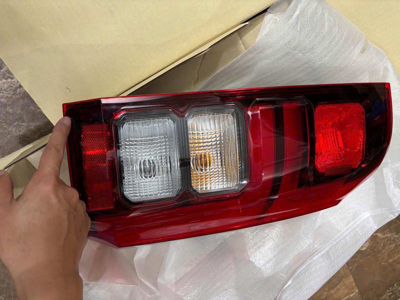 Đèn hậu, đèn lái sau xe Mitsubishi Triton 2025-2026 thanh lý 20/12/2025