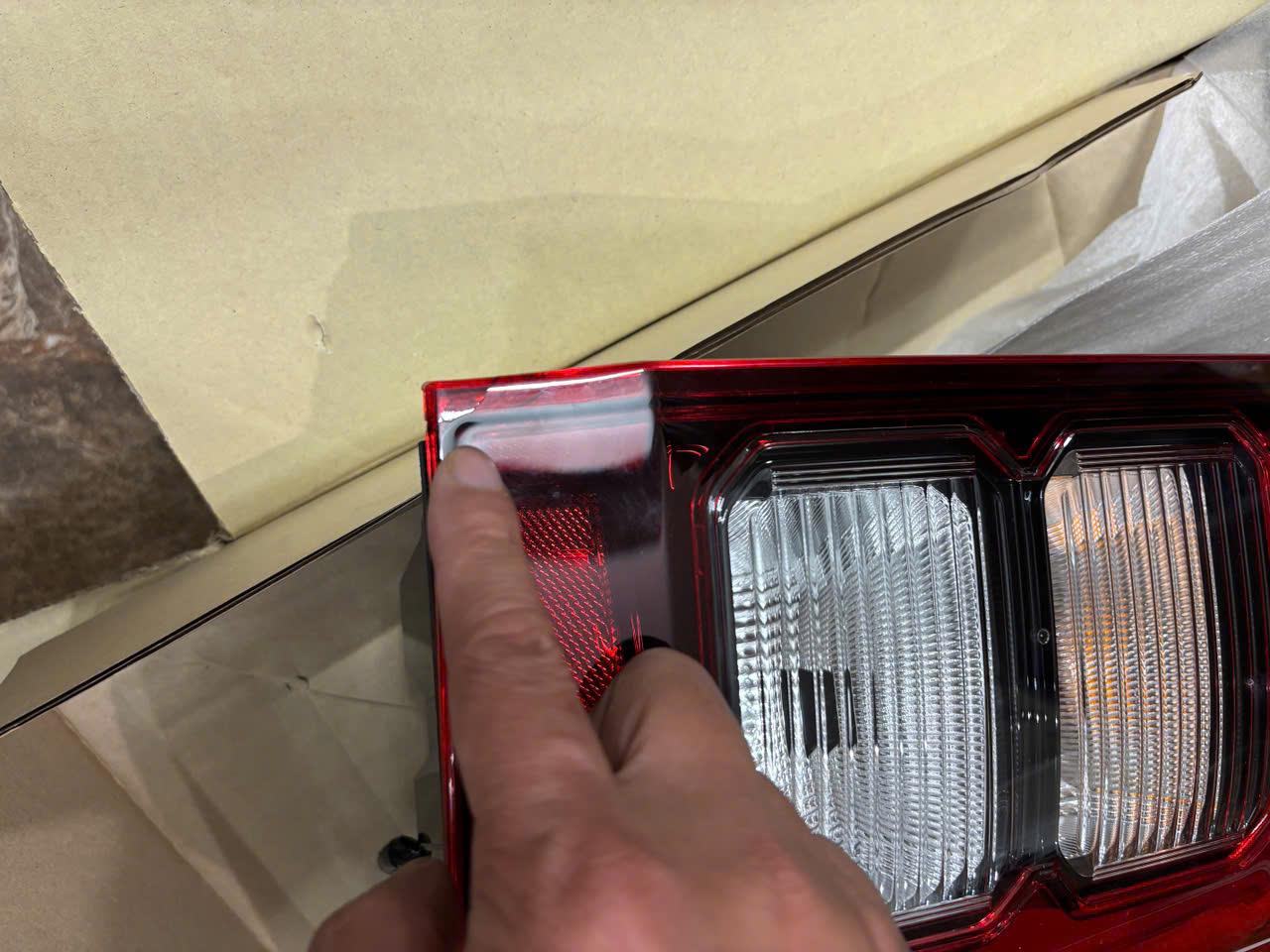 Đèn hậu, đèn lái sau xe Mitsubishi Triton 2025-2026 thanh lý 20/12/2025