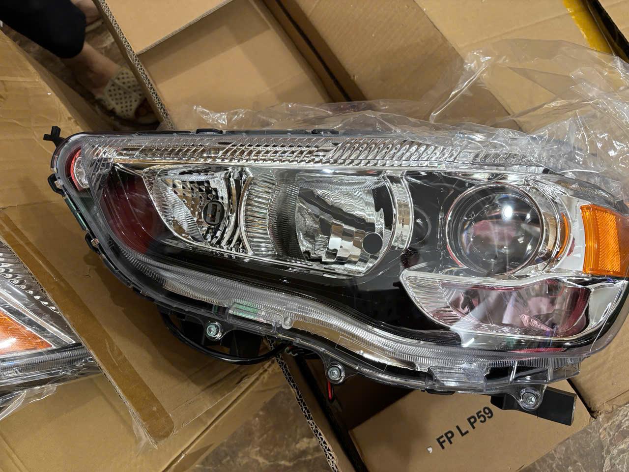 Đèn pha xe Mitsubishi Outlander 2014-2016 Chóa đen | 8301C491-8301C492