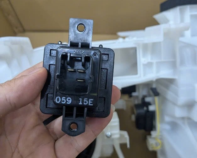 Trở quạt điều hòa Mitsubishi Outlander, Triton, Pajero Sports