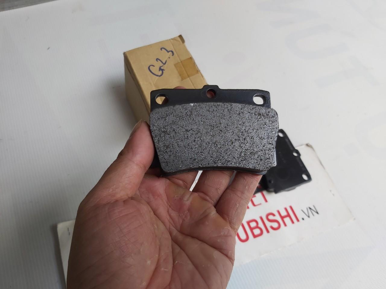 Má phanh sau xe mitsubishi Pajero sport