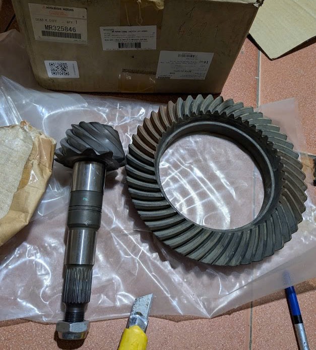 Bộ bánh răng, Vành chậu quả dứa cầu sau Mitsubishi Pajero Sport và Triton