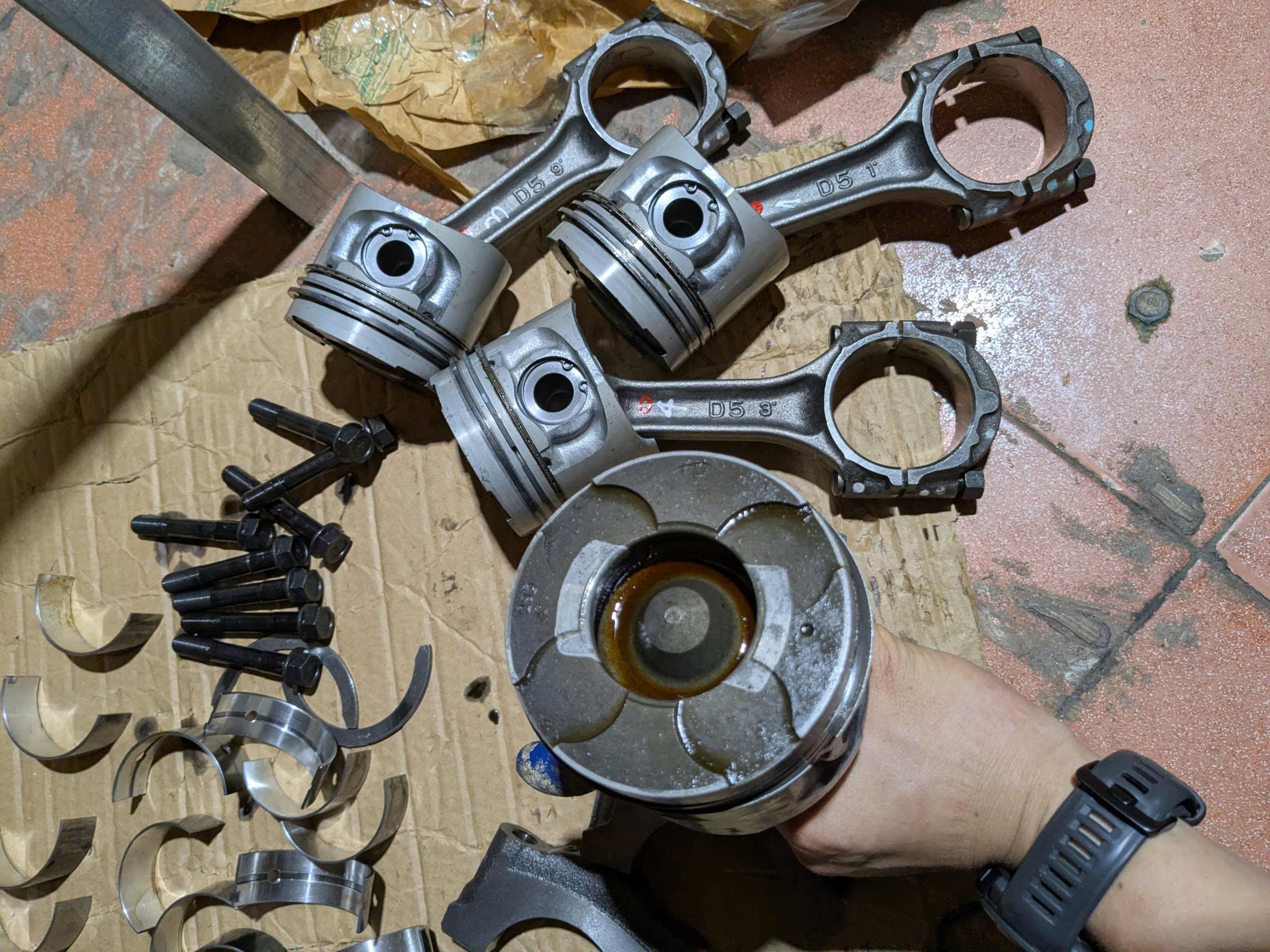 Bộ piston xéc măng và tay biên máy động cơ 2.5 4d56u Xe Mitsubishi Triton 2008-2019 Xe Mitsubishi Pajero Sport 2010-2018 1110C313 1110C316 1110A593 1110A594 1110A561 1110B977 1115A343 1115a035 