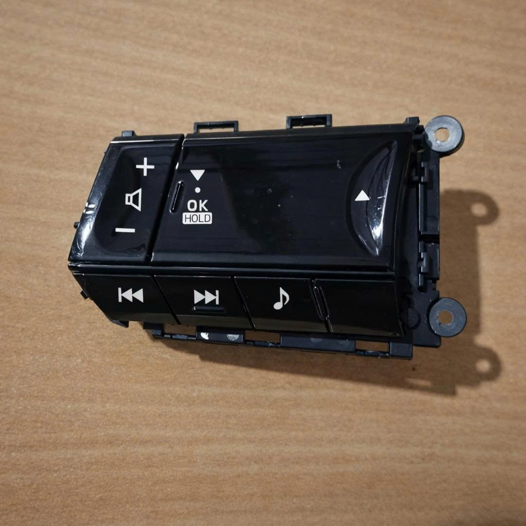 Công tắc cruise control và công tắc âm lượng ở vô lăng Xe Mitsubishi Xforcer 2024-2026, Mitsubishi DESTINATOR 2025-2026, Mitsubishi Pajero Sport 2022-2026