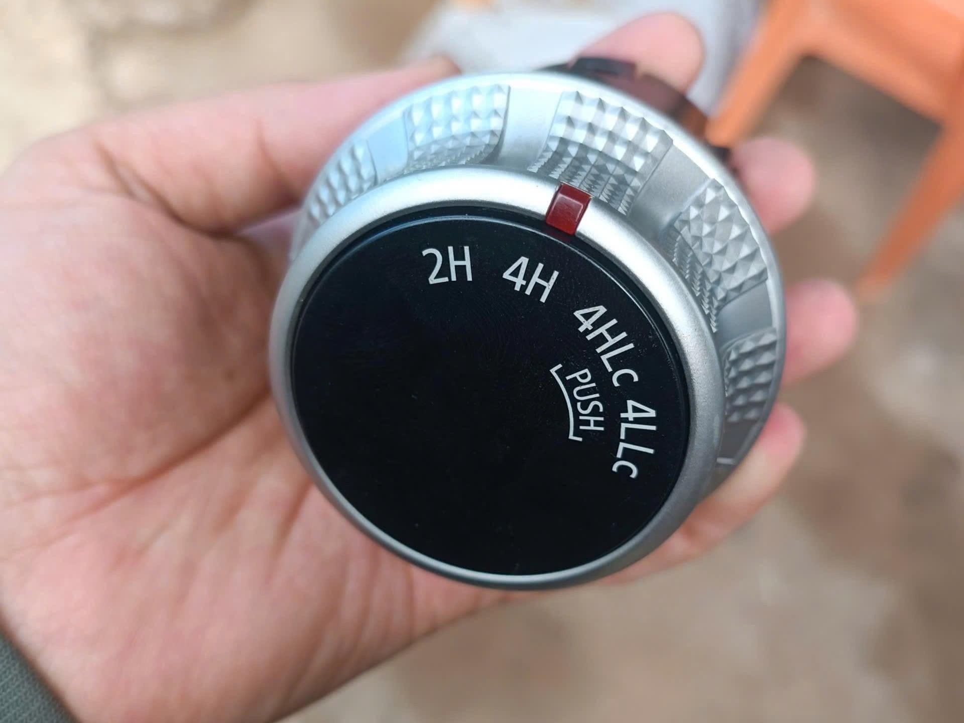 Công tắc= núm vặn xoay cài- gài cầu   Mitsubishi Pajero Sport  Triton 2H 4H 4HLc 4LLc 8604A046XA  bai