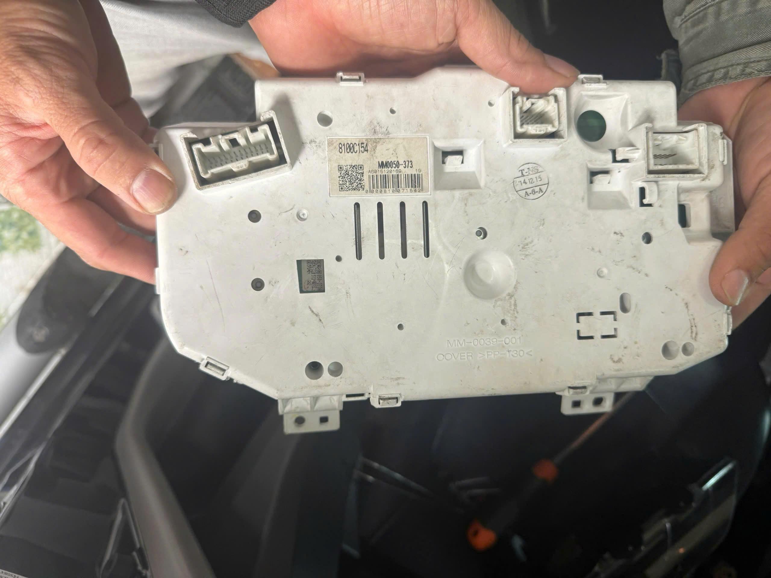 Cụm đồng hồ công tơ mét táp lô xe Mitsubishi Pajero Sport máy xăng hàng bãi