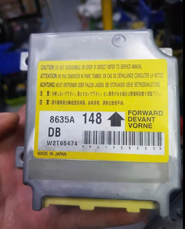 Hộp điều khiển túi khí Mitsubishi Triton, Pajero Sport 8635a148