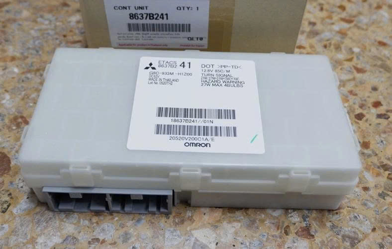 Hộp etacs Mitsubishi Pajero Sport, hộp Body Pajero Sport dưới hộp cầu chì trong táp lô xe 8637B241