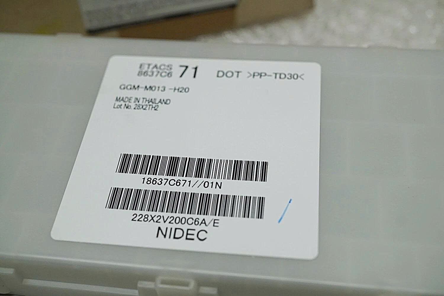 Hộp etacs Mitsubishi Pajero Sport, hộp Body Pajero Sport dưới hộp cầu chì trong táp lô xe 8637c671 