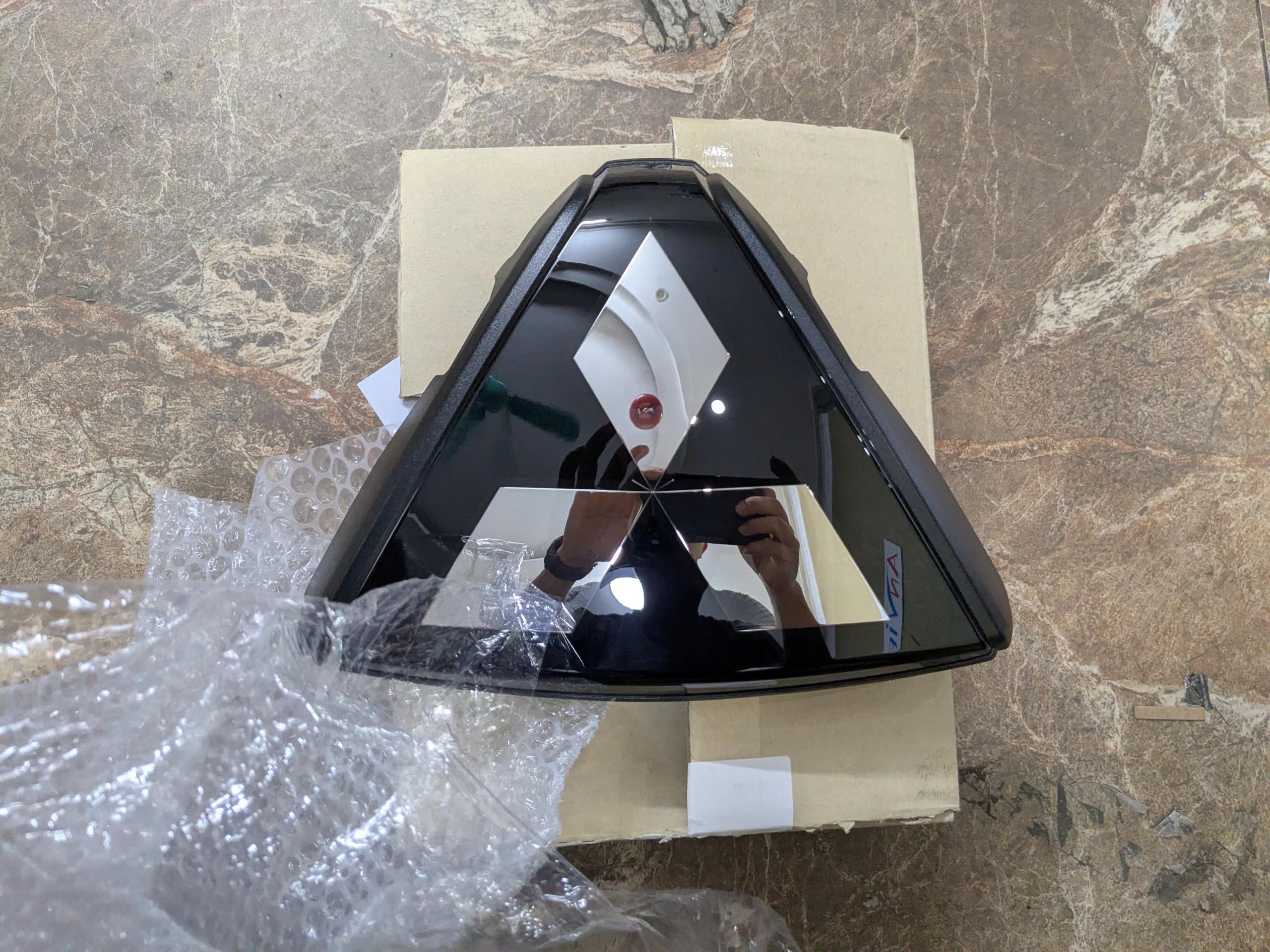 LÔ GÔ BIỂU TƯỢNG MITSUBISHI TRƯỚC Xe Mitsubishi Pajero Sport 2015-2020 , bản có rada 7450A989 7450A990