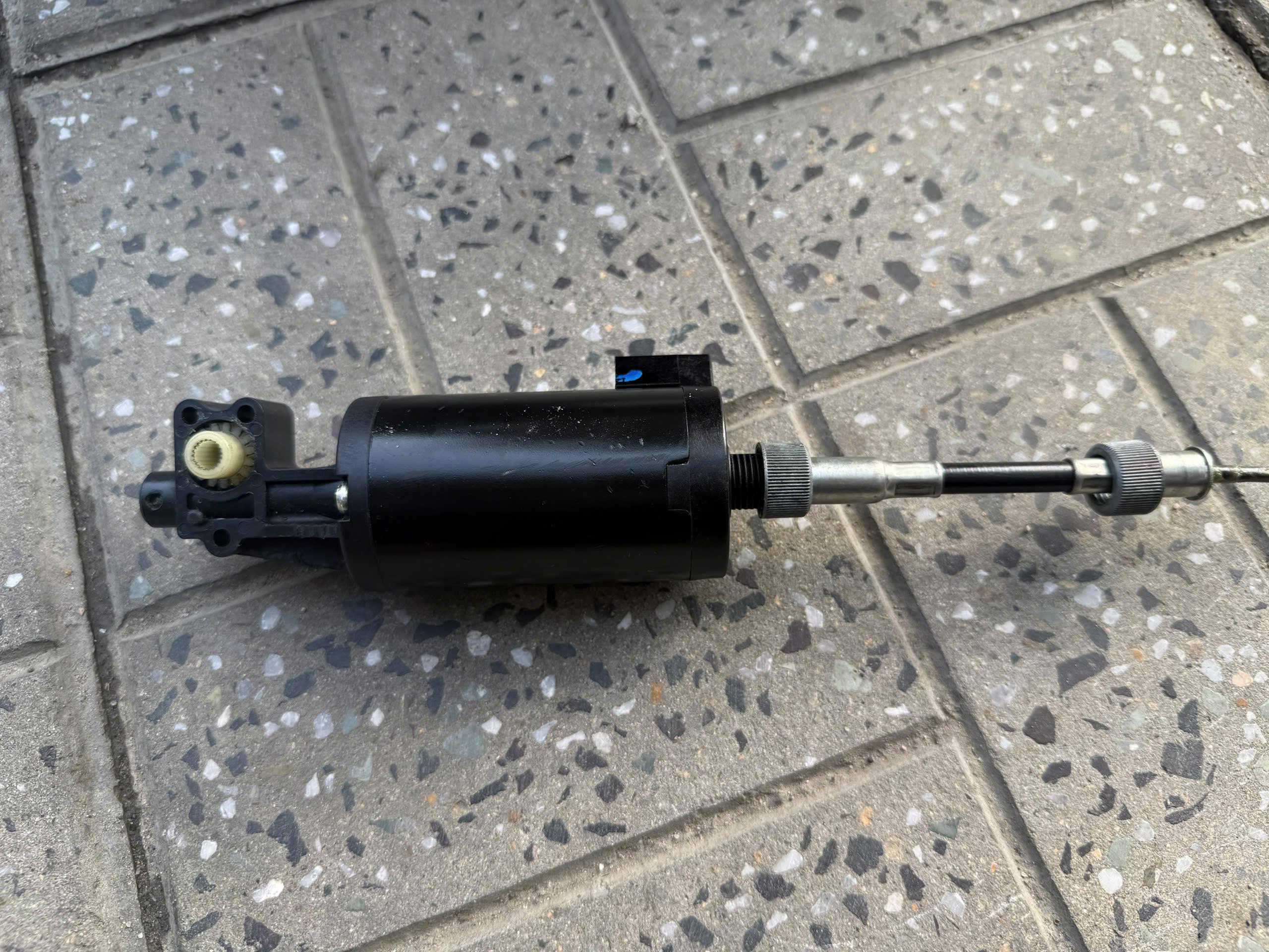 Mô tơ chỉnh trượt ghế tiến lùi Xe Mitsubishi Pajero Sport 2010-2018 mttl.ghe.ps.FL 