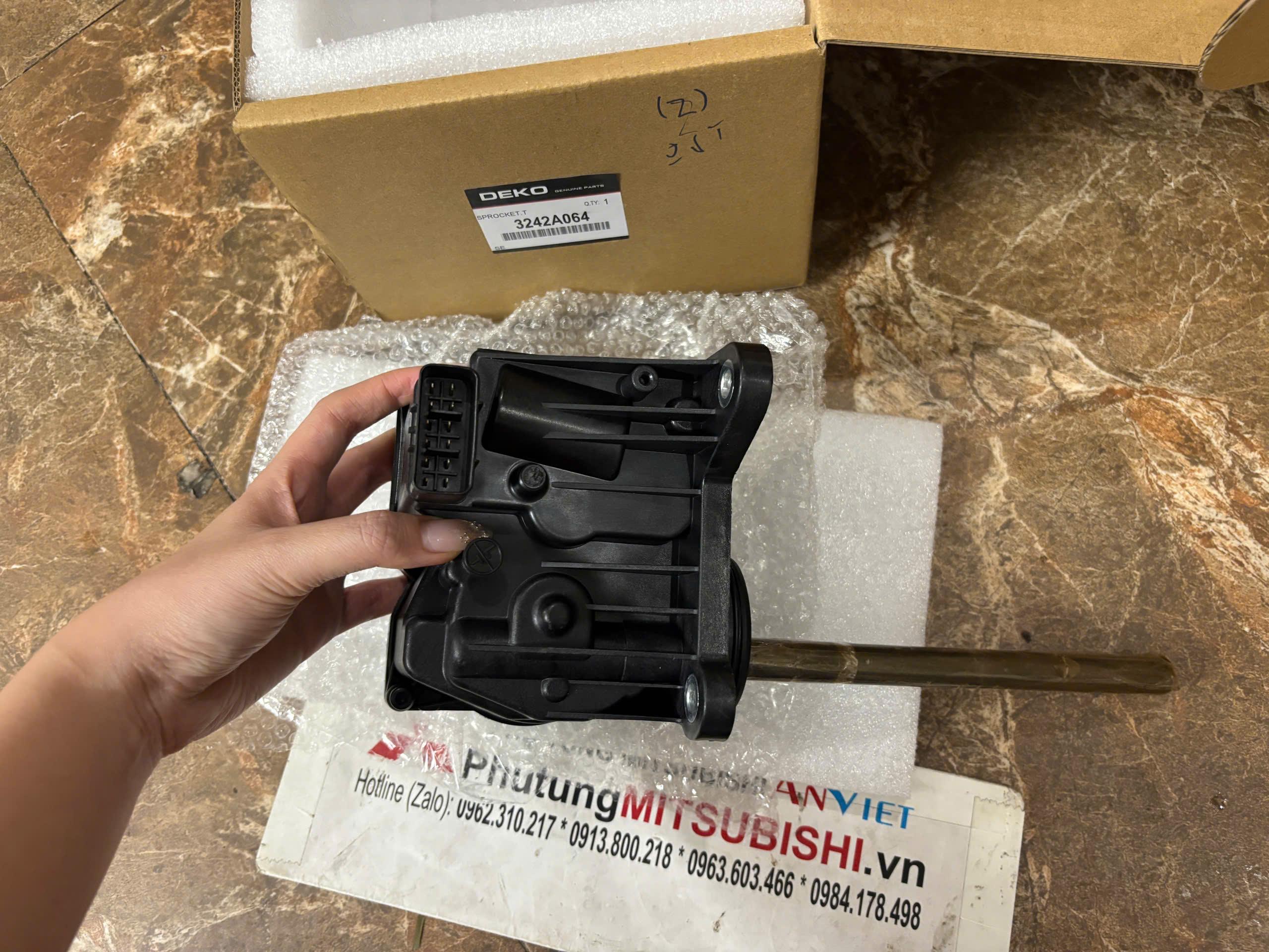 Mô tơ, cơ cấu điều khiển gài cầu xe Mitsubishi Triton 2019-2025 3242A064