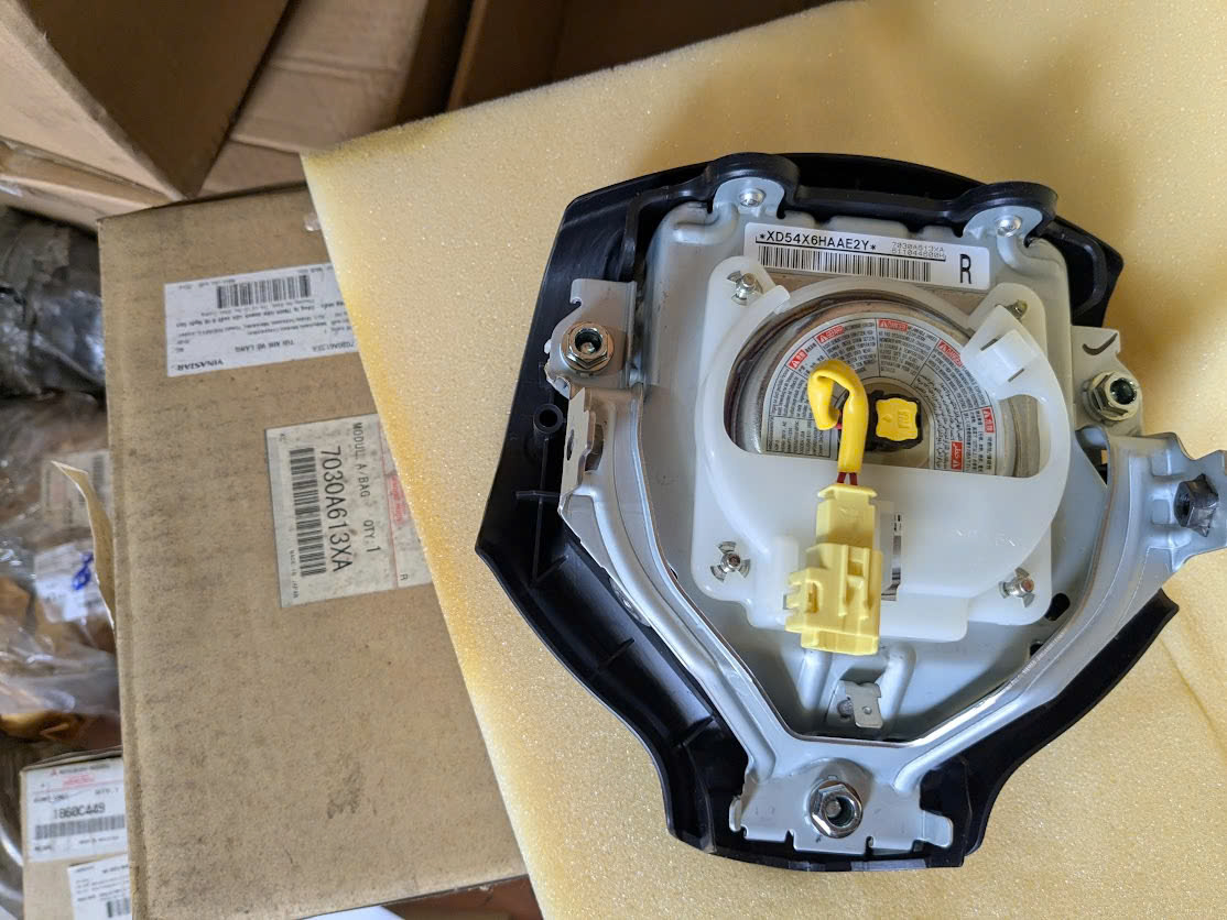 Túi khí vô lăng Mitsubishi Pajero Sport