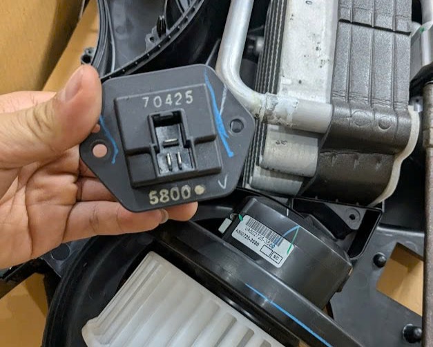 Trở quạt dàn lạnh Mitsubishi Pajero Sport, Triton