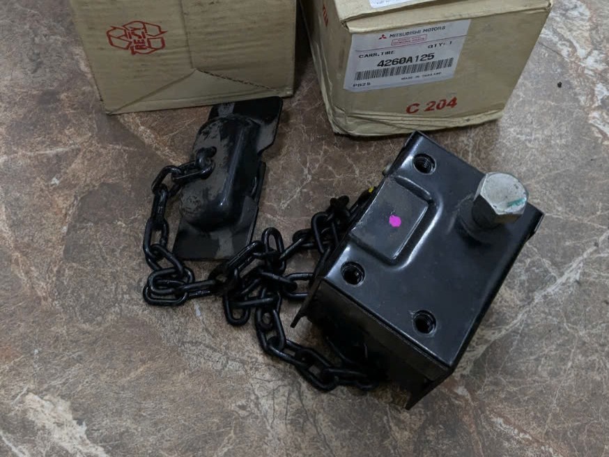 Xích tời lốp dự phòng Mitsubishi Pajero Sport 2011-2024, pa lăng  treo lốp Pajero Sport  bãi 4260a122 