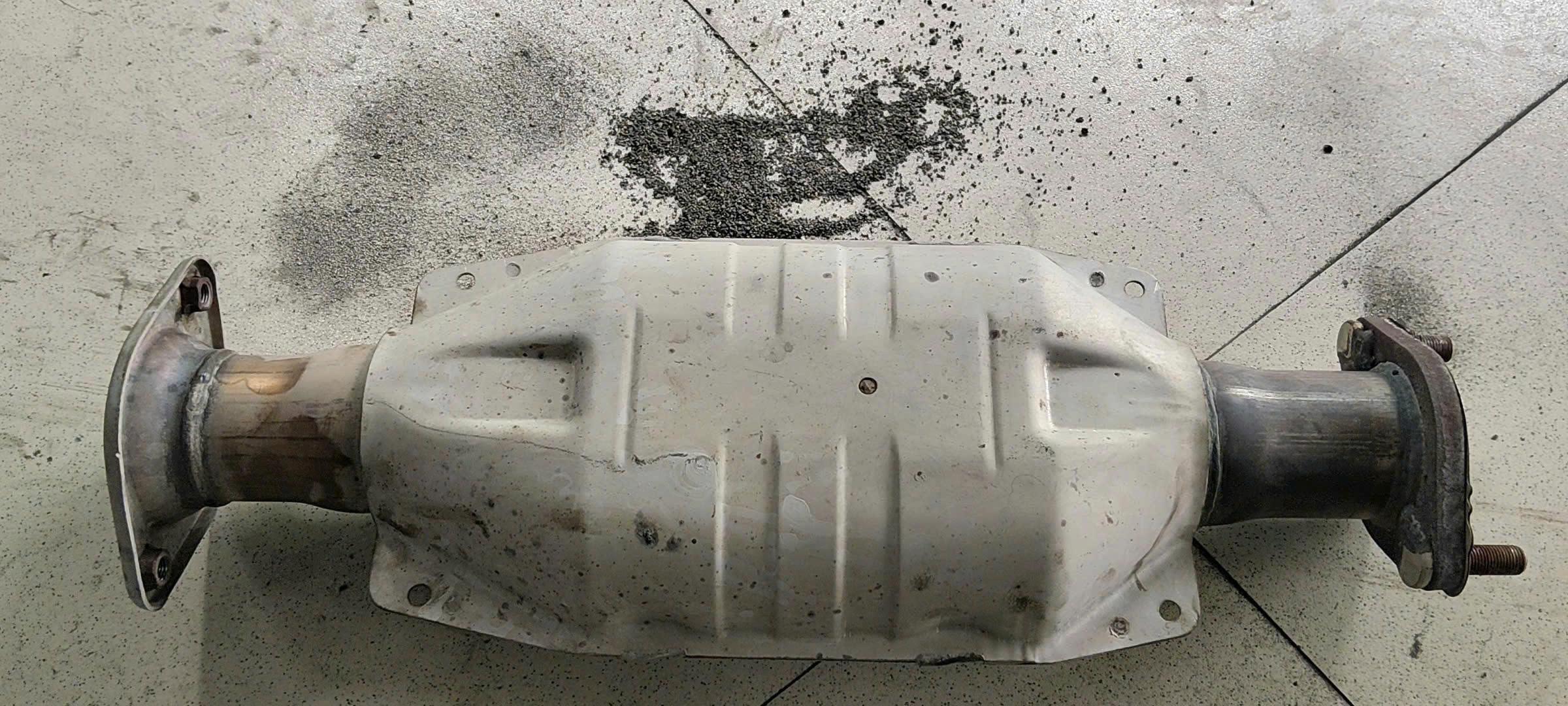 Bầu lọc ống xả bô CHUYỂN ĐỔI khí thải đoạn giữa- HÌNH ô van  Mitsubishi Pajero v93  Mitsubishi Pajero v73 hàng bãi