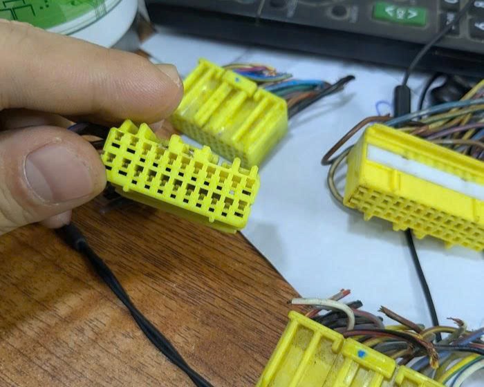 Bộ giắc cắm Hộp điều khiển phanh ABS Mitsubishi Pajero v93 hàng bãi