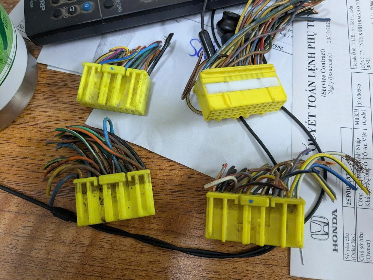 Bộ giắc cắm Hộp điều khiển phanh ABS Mitsubishi Pajero v93 hàng bãi