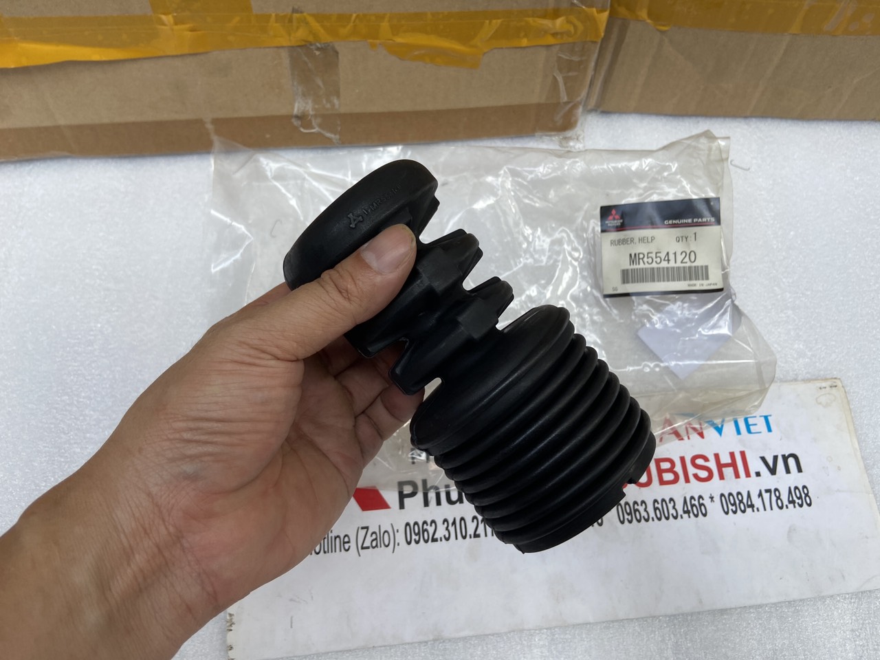 Cao su tăm bông liền chụp bụi giảm xóc xe Mitsubishi Pajero V6-3000