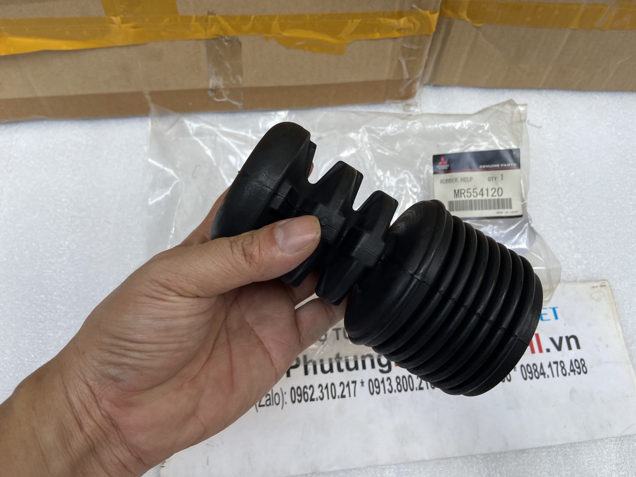 Cao su tăm bông liền chụp bụi giảm xóc xe Mitsubishi Pajero V6-3000