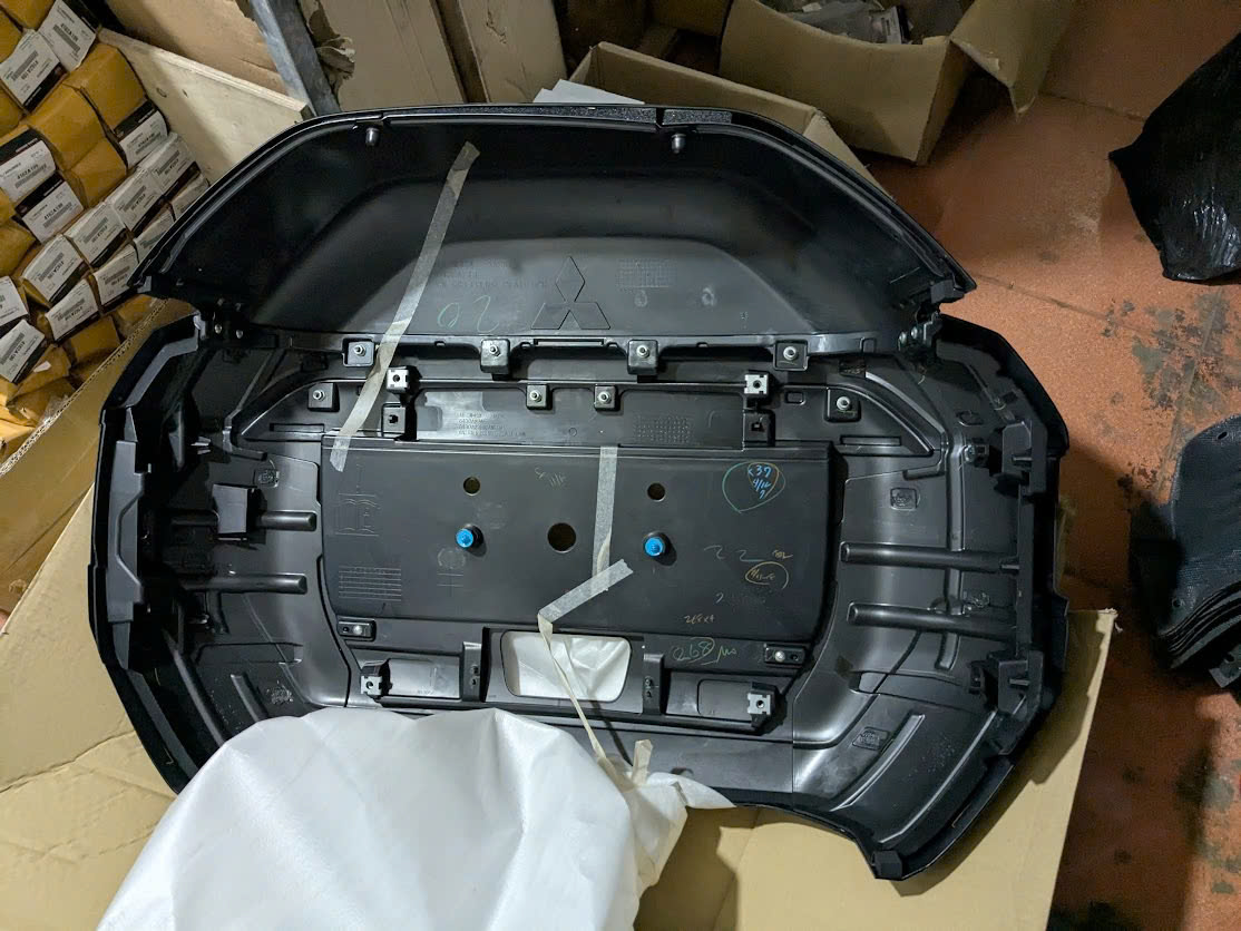 Chụp bọc, Ốp lốp dự phòng Mitsubishi Pajero v93