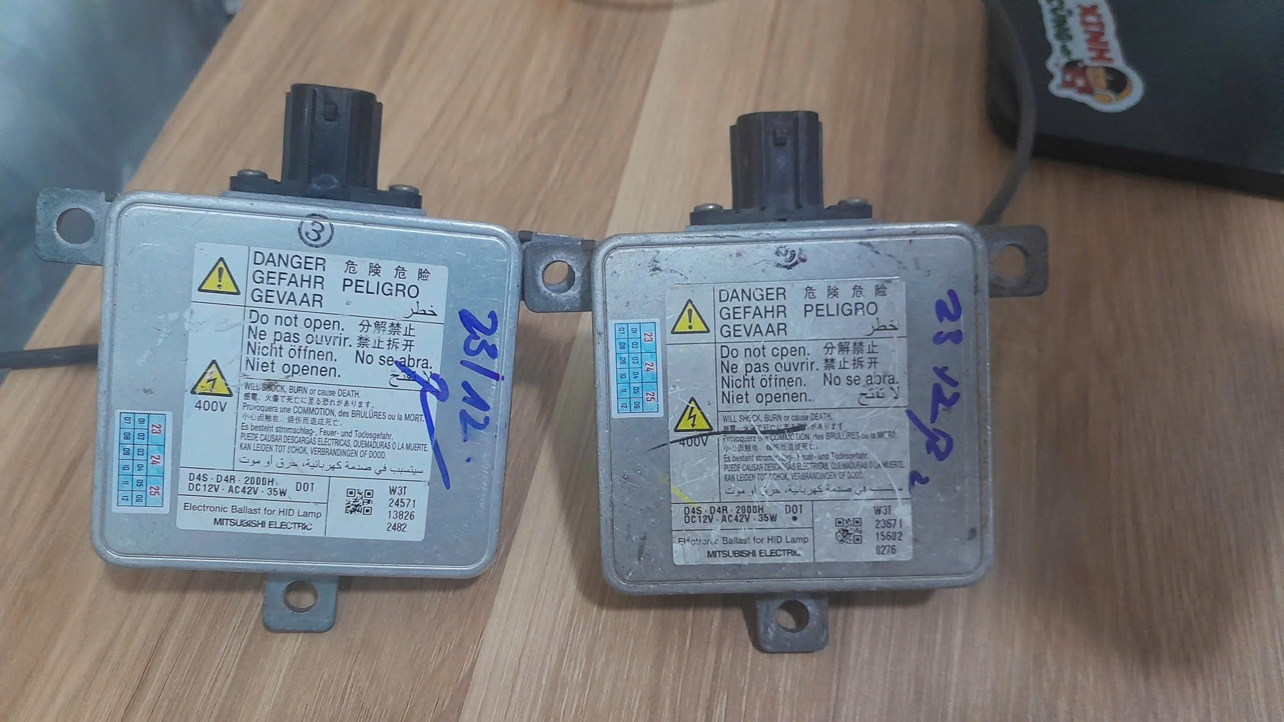 Hộp điều khiển đèn pha (ba lát) Mitsubishi Pajero v93  v97 v98 hàng bãi